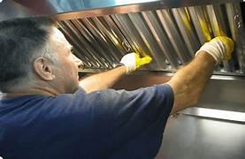 Visita Limpieza y Mantención Sistema de Extracción Cocina